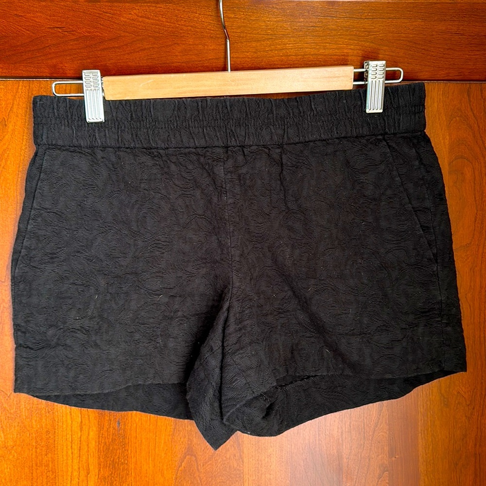 Women’s elastic waist shorts